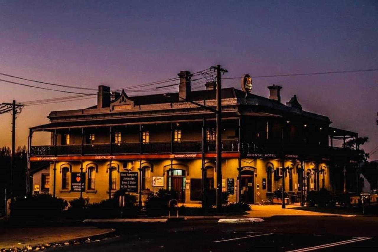 Oriental Hotel Tumut Esterno foto